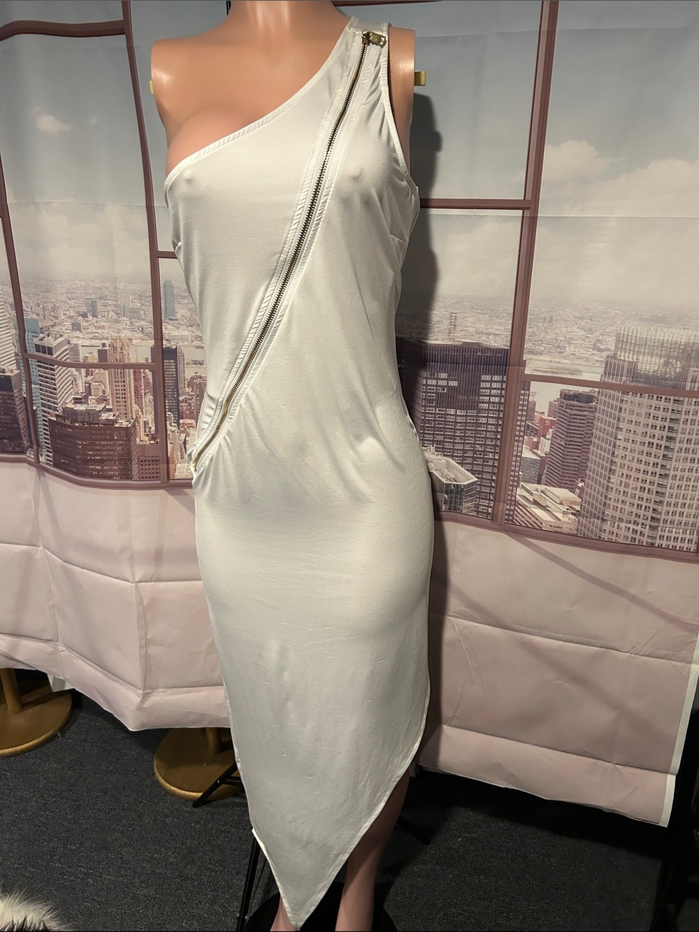 One-Shoulder White Asymmetric Zipper Dress